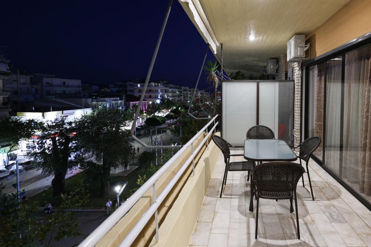 Spacious View Of Central Square Kalamata Exterior foto